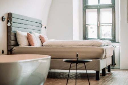 bedroom-3475656_1920